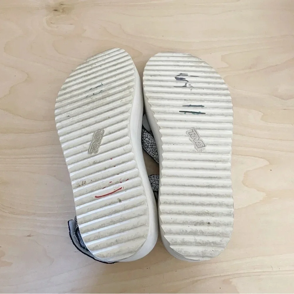 TEVA Cracked Distressed Platform Sandals Sz 9